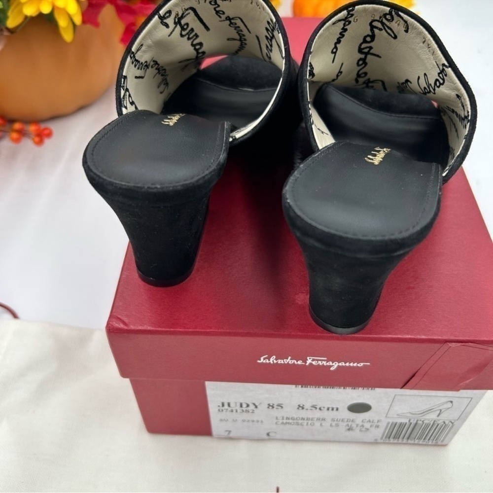 Women’s Salvatore Ferragamo, Judy, 85 suede mules, size 7, made in Italy - Picture 7 of 12
